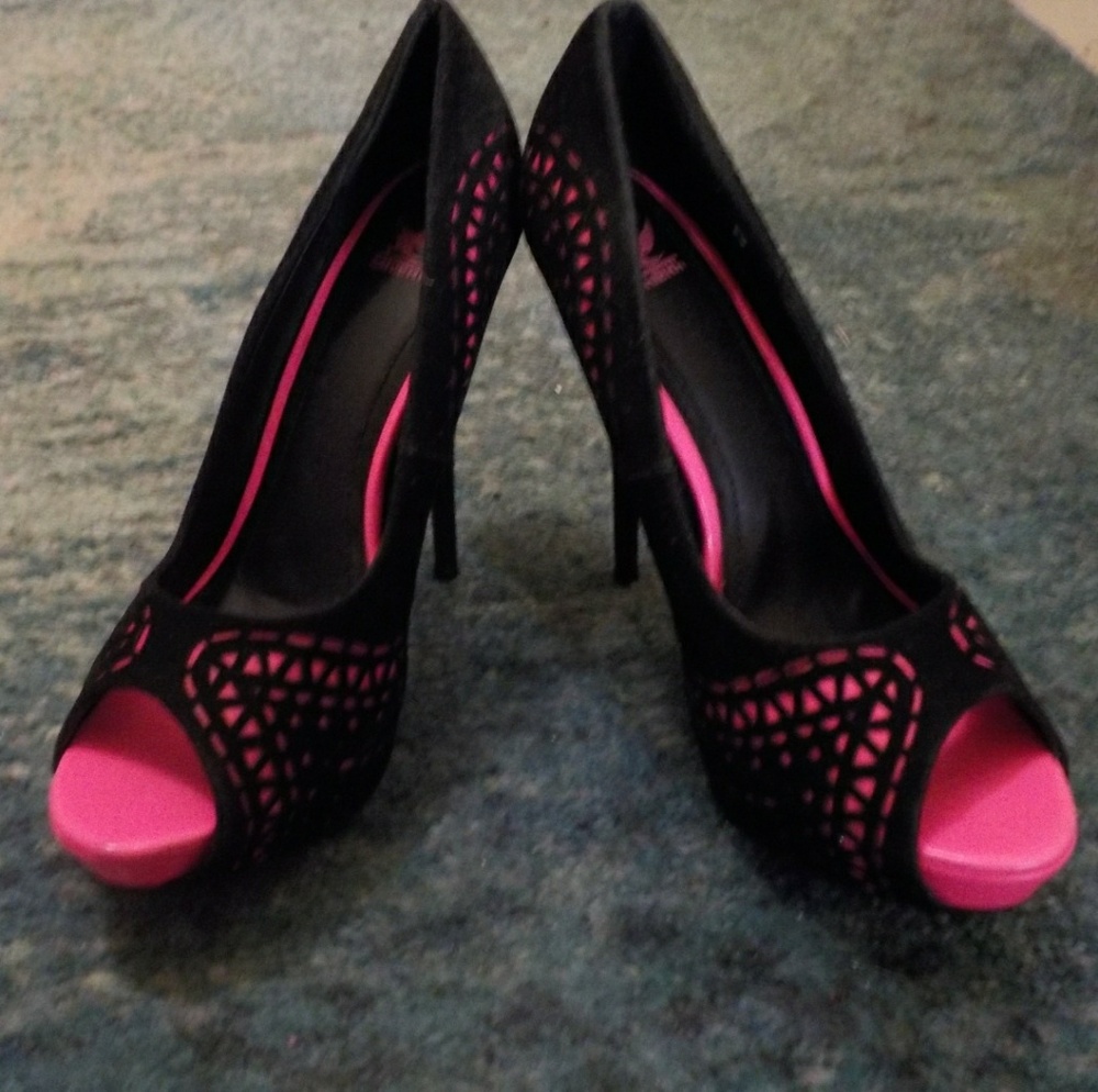 Shiekh Black and Pink Suede Heels